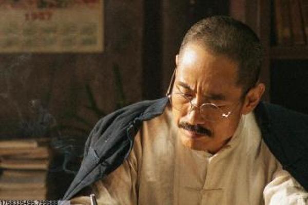 《一个头两个大》两个大头影片故事情节深度还原与搞笑双生